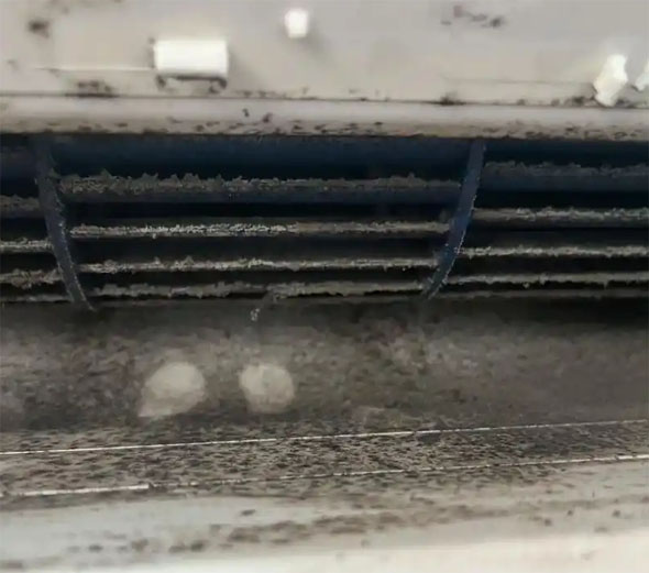 玛纳斯空调吹的风有股烧焦味是怎么回事